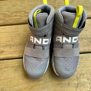 Boys sneakers size 3 ANDI
